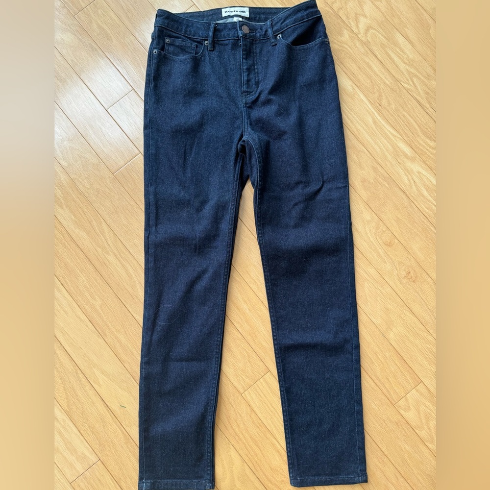 Roots Skinny Jeans. NWOT. Size 28. Dark Indigo colour.